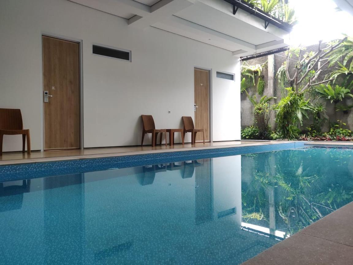 Rion Hostel Bogor Exterior foto