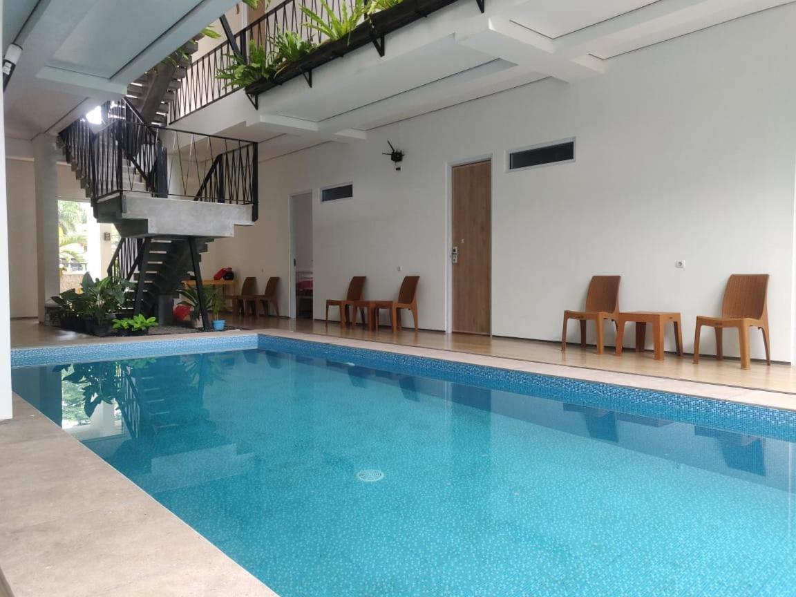 Rion Hostel Bogor Exterior foto