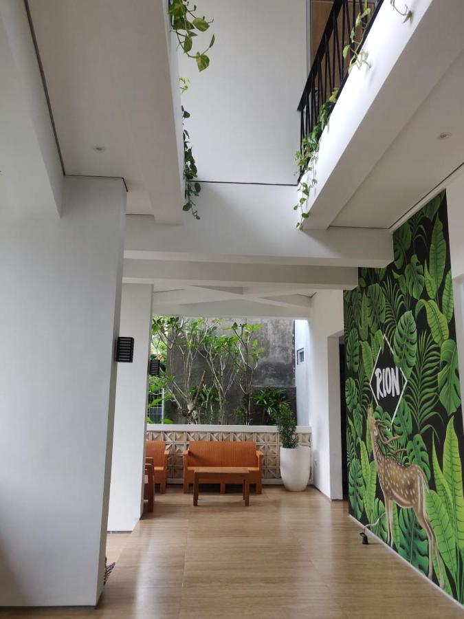 Rion Hostel Bogor Exterior foto