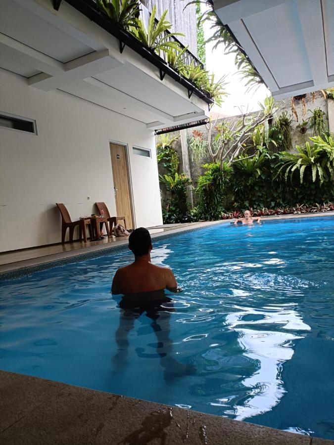Rion Hostel Bogor Exterior foto